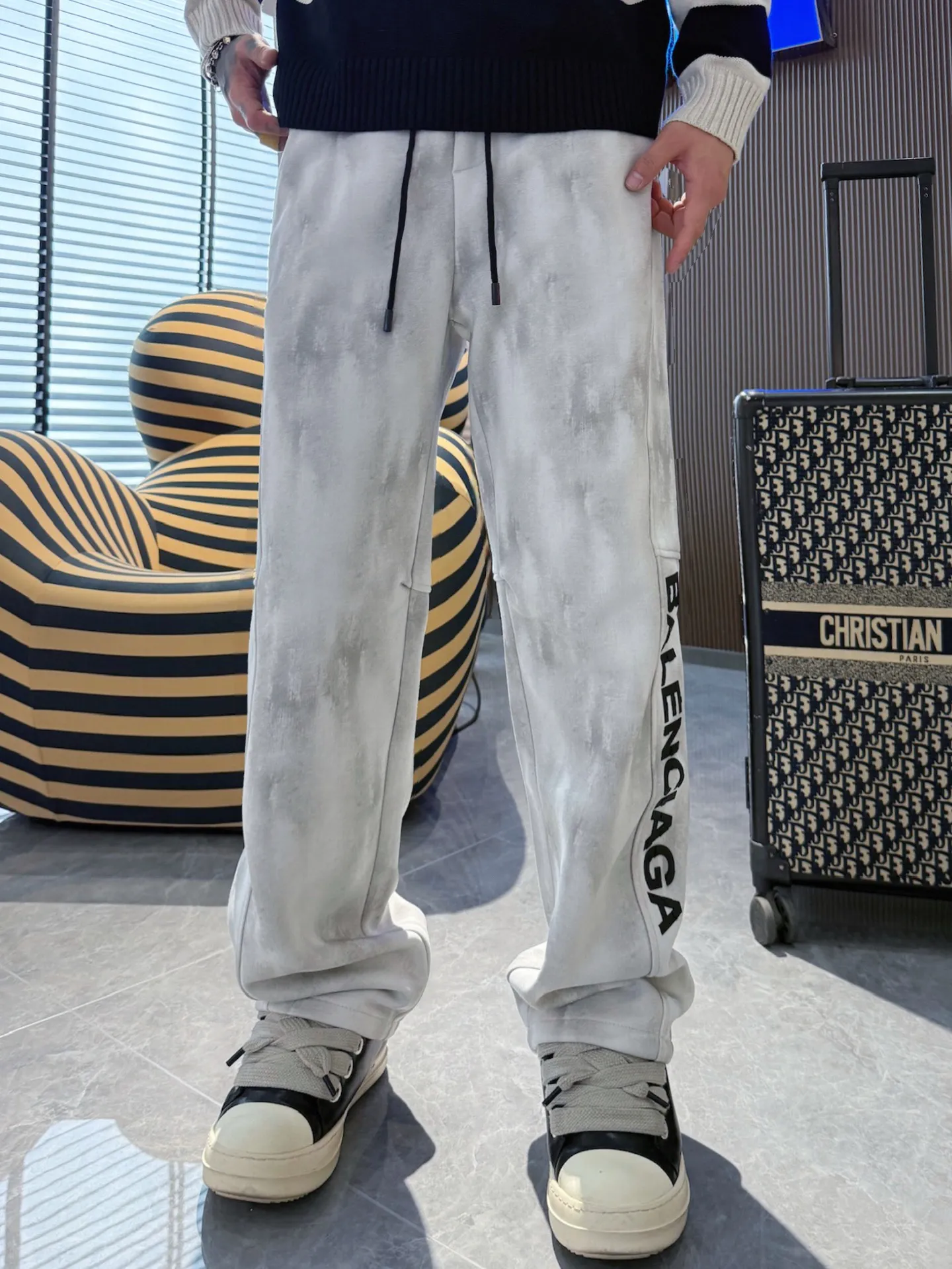 Balenciaga 🆕2026 Autumn and Winter New Arrival Casual Pants! The official website will be released simultaneously. Brand Classic LOGO casual pants, customized fabrics, excellent comfort and strong touch. Highly recognisable, perfect appearance and craftsmanship. Size:M-3XL